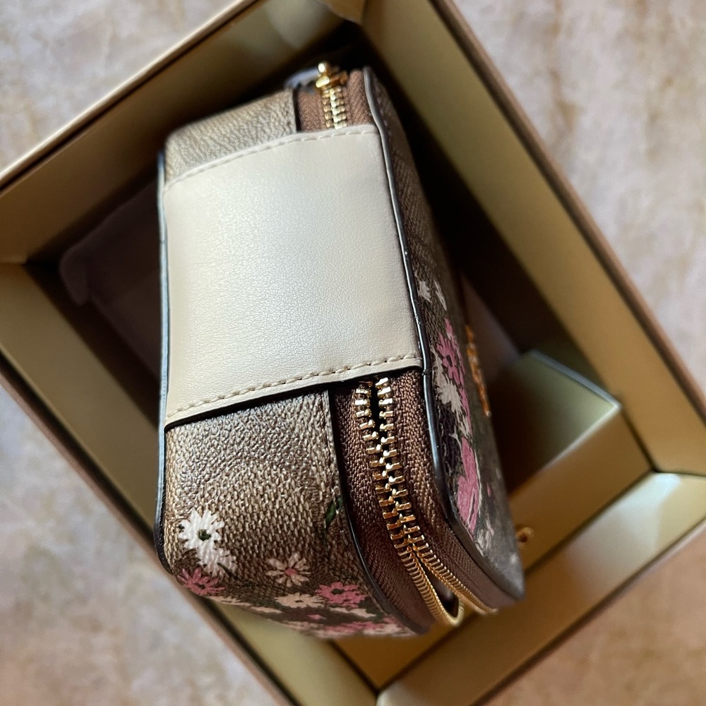 NWT Coach - Picture 6 of 9